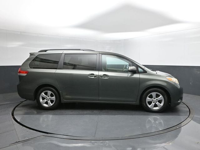 2013 Toyota Sienna LE 8 Passenger