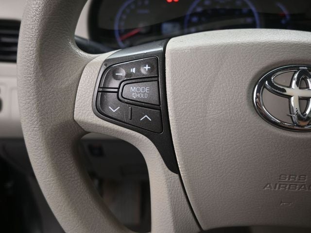 2013 Toyota Sienna LE 8 Passenger