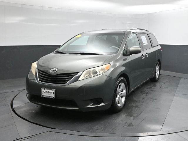 2013 Toyota Sienna LE 8 Passenger