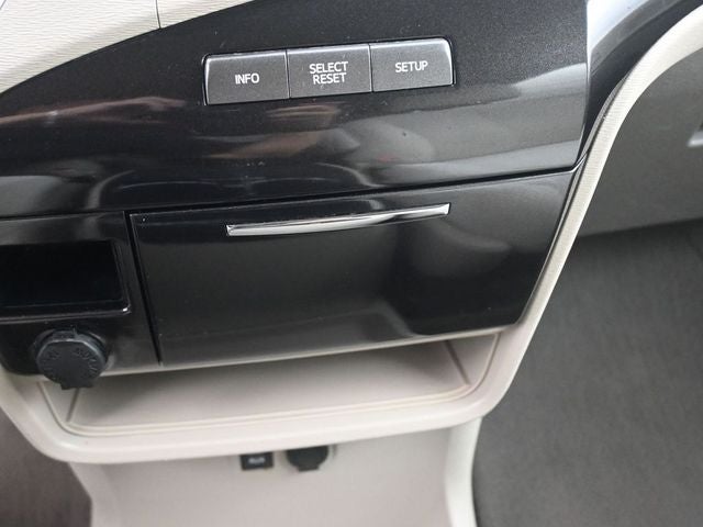 2013 Toyota Sienna LE 8 Passenger