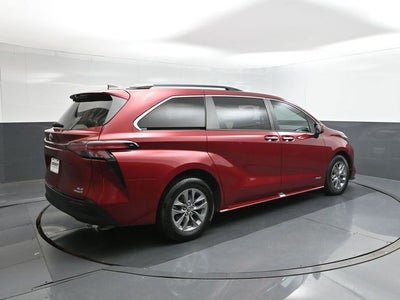 2021 Toyota Sienna XLE 8 Passenger