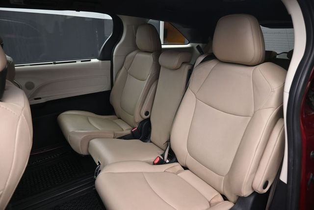2021 Toyota Sienna XLE 8 Passenger