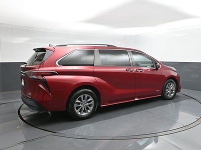 2021 Toyota Sienna XLE 8 Passenger