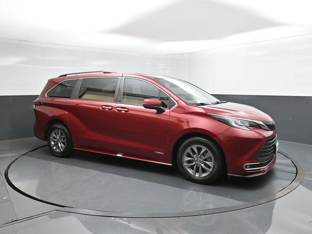 2021 Toyota Sienna XLE 8 Passenger