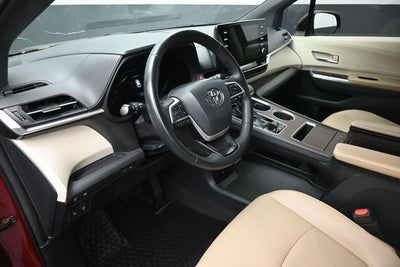 2021 Toyota Sienna XLE 8 Passenger