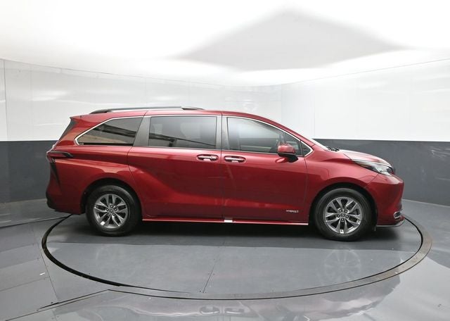 2021 Toyota Sienna XLE 8 Passenger