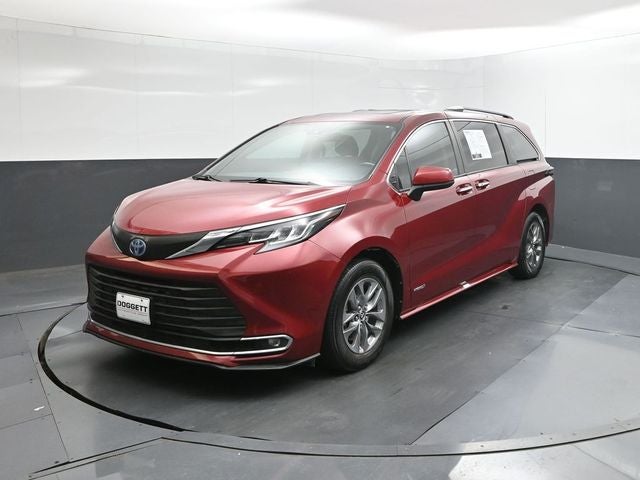 2021 Toyota Sienna XLE 8 Passenger