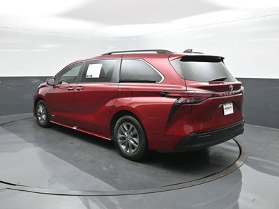 2021 Toyota Sienna XLE 8 Passenger