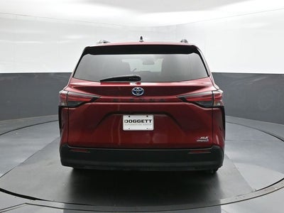 2021 Toyota Sienna XLE 8 Passenger