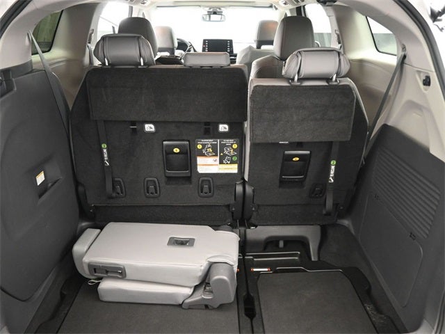 2022 Toyota Sienna XLE 8 Passenger