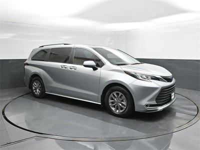 2022 Toyota Sienna XLE 8 Passenger