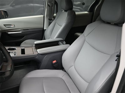 2022 Toyota Sienna XLE 8 Passenger