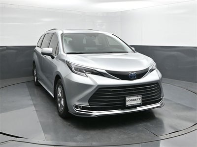 2022 Toyota Sienna XLE 8 Passenger