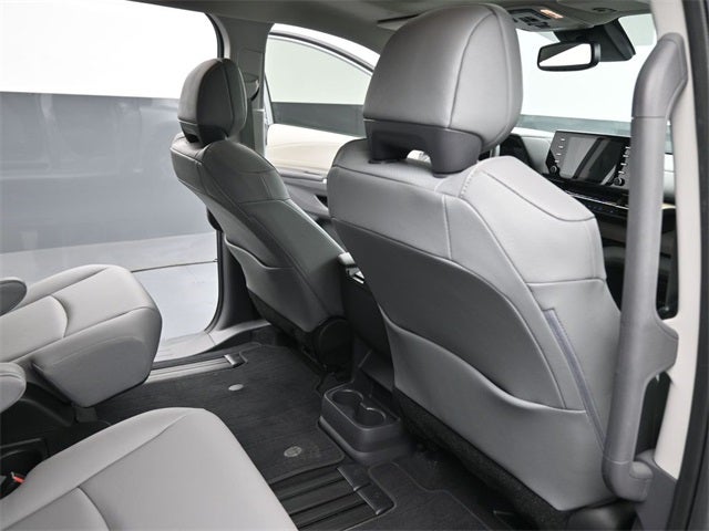 2022 Toyota Sienna XLE 8 Passenger