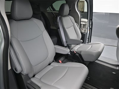 2022 Toyota Sienna XLE 8 Passenger