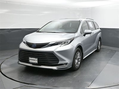 2022 Toyota Sienna XLE 8 Passenger