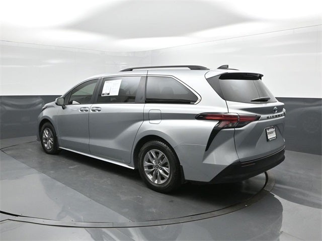 2022 Toyota Sienna XLE 8 Passenger