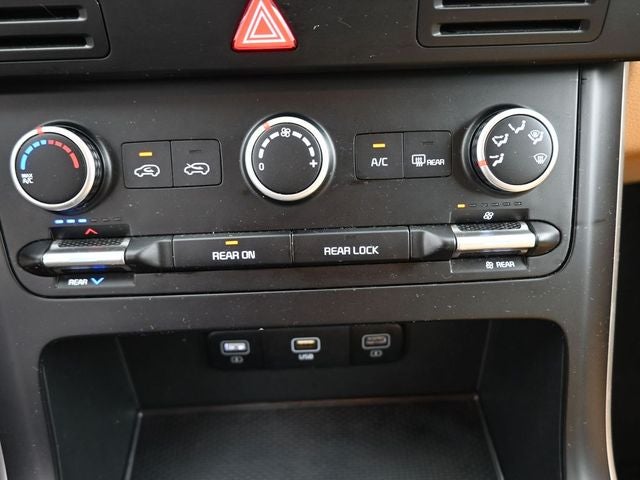 2023 Kia Carnival LX