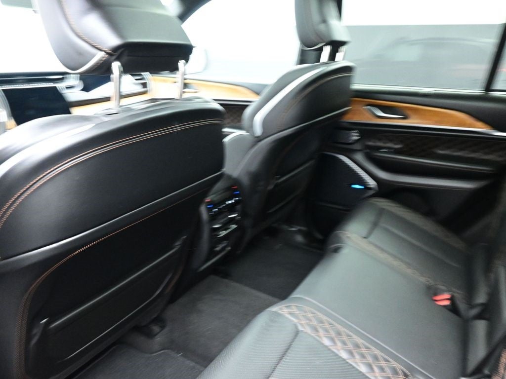 2022 Jeep Grand Cherokee Summit