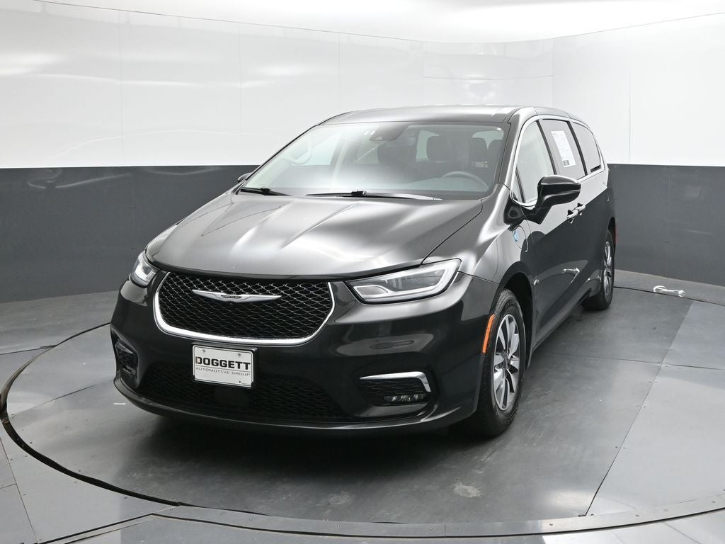 2023 Chrysler Pacifica Hybrid Touring L