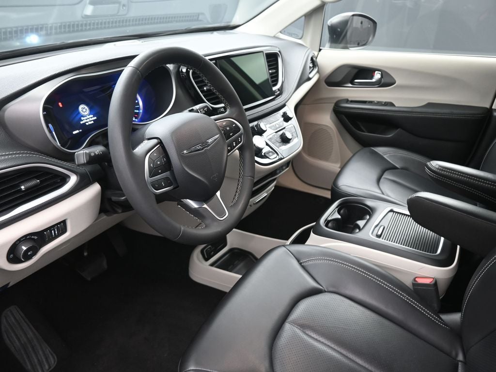2023 Chrysler Pacifica Hybrid Touring L