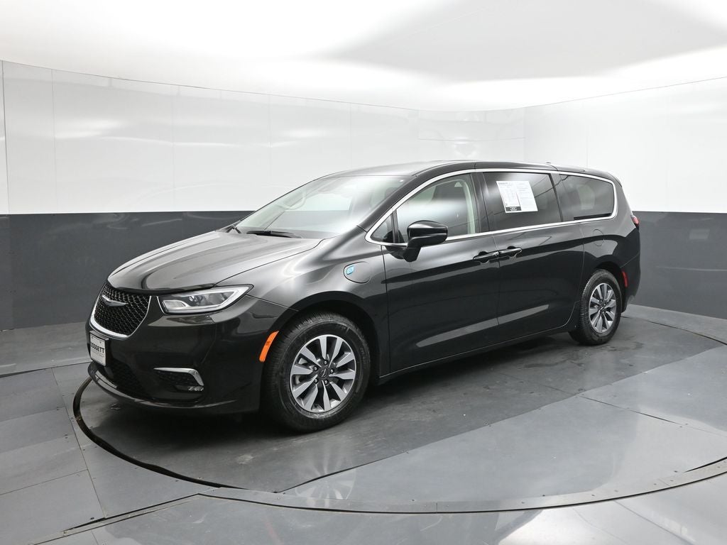 2023 Chrysler Pacifica Hybrid Touring L