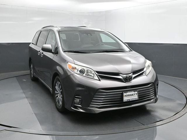 2018 Toyota Sienna XLE 8 Passenger