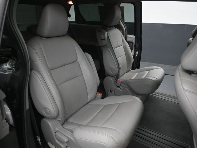 2018 Toyota Sienna XLE 8 Passenger