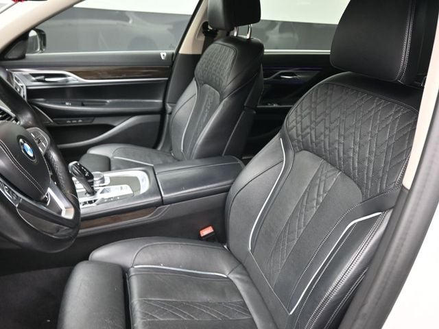 2022 BMW 7 Series 740i