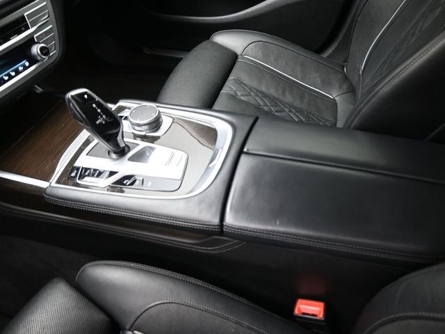 2022 BMW 7 Series 740i