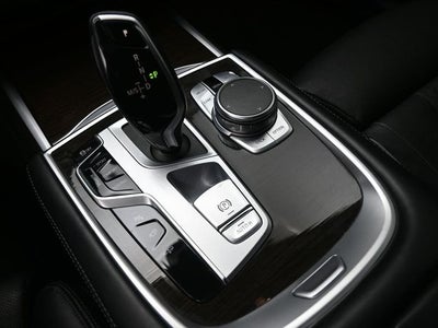 2022 BMW 7 Series 740i