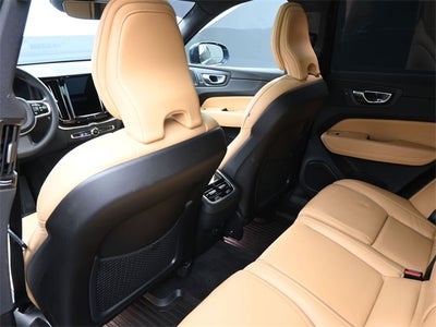 2023 Volvo XC60 B5 Ultimate Bright Theme
