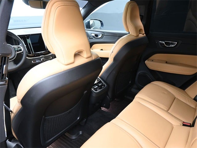 2023 Volvo XC60 B5 Ultimate Bright Theme