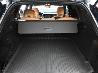 2023 Volvo XC60 B5 Ultimate Bright Theme