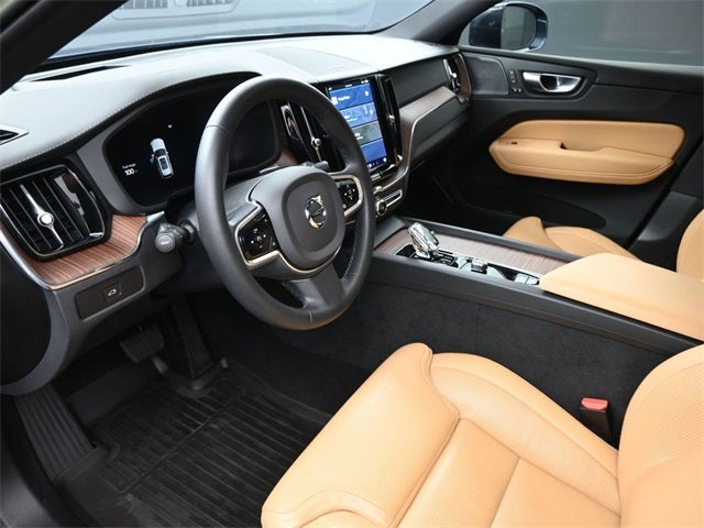 2023 Volvo XC60 B5 Ultimate Bright Theme