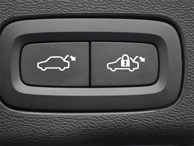 2023 Volvo XC60 B5 Ultimate Bright Theme