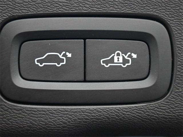 2023 Volvo XC60 B5 Ultimate Bright Theme