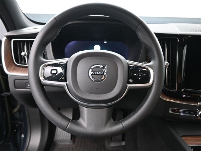 2023 Volvo XC60 B5 Ultimate Bright Theme