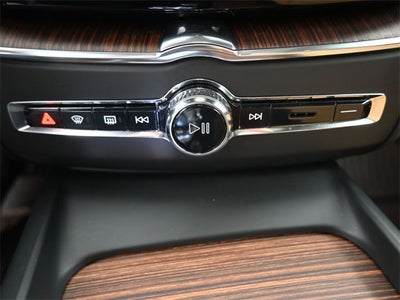 2023 Volvo XC60 B5 Ultimate Bright Theme