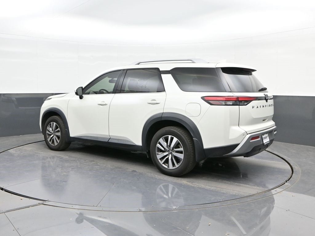 2022 Nissan Pathfinder SL