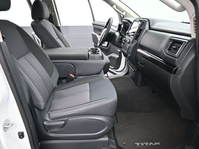 2022 Nissan Titan SV