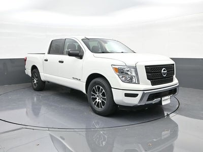 2022 Nissan Titan SV