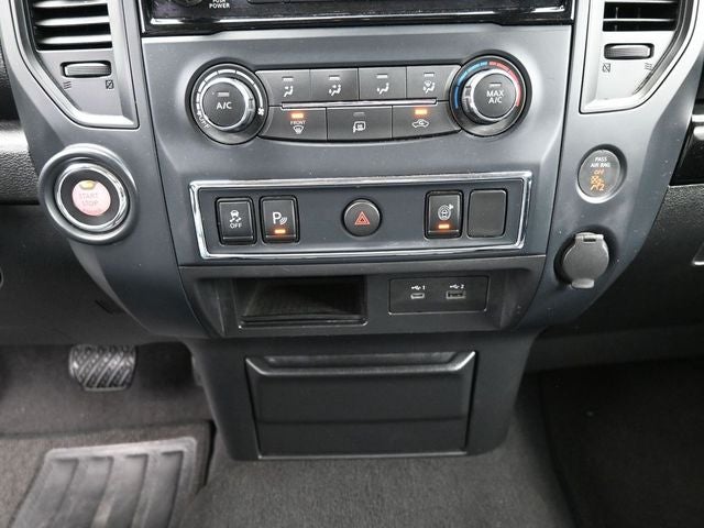 2022 Nissan Titan SV