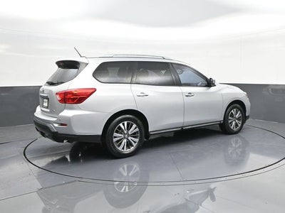 2017 Nissan Pathfinder SV