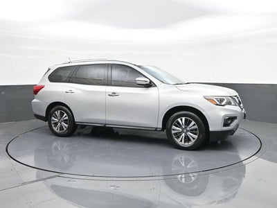 2017 Nissan Pathfinder SV