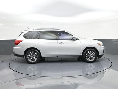 2017 Nissan Pathfinder SV