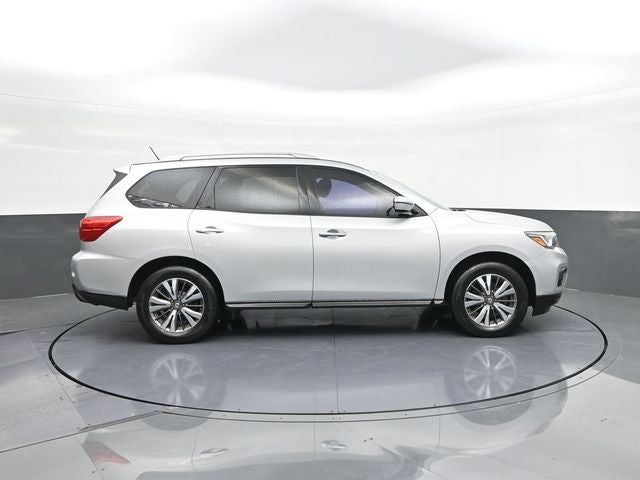 2017 Nissan Pathfinder SV