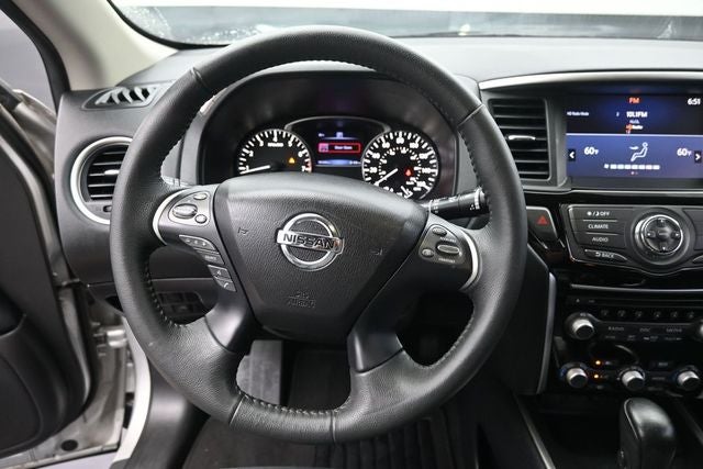 2017 Nissan Pathfinder SV