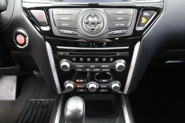 2017 Nissan Pathfinder SV