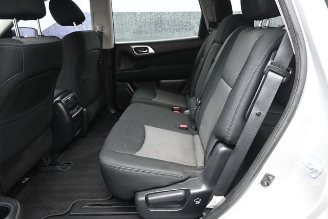 2017 Nissan Pathfinder SV
